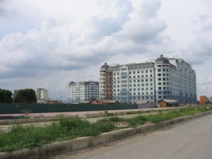 Enclave résidentielle "The Manor" en construction à Hanoi. Crédit: Danielle Labbé, 2005 