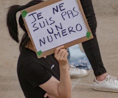 Des étudiant.es qui manifestent contre la réforme du PEQ en été 2020 Crédits photo : Islem Bendjaballah, 2020