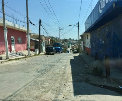 Rue résidentielle des quartiers périphériques de Zapopan, Mexique
Crédits photo : Amélie Boudot, 2019